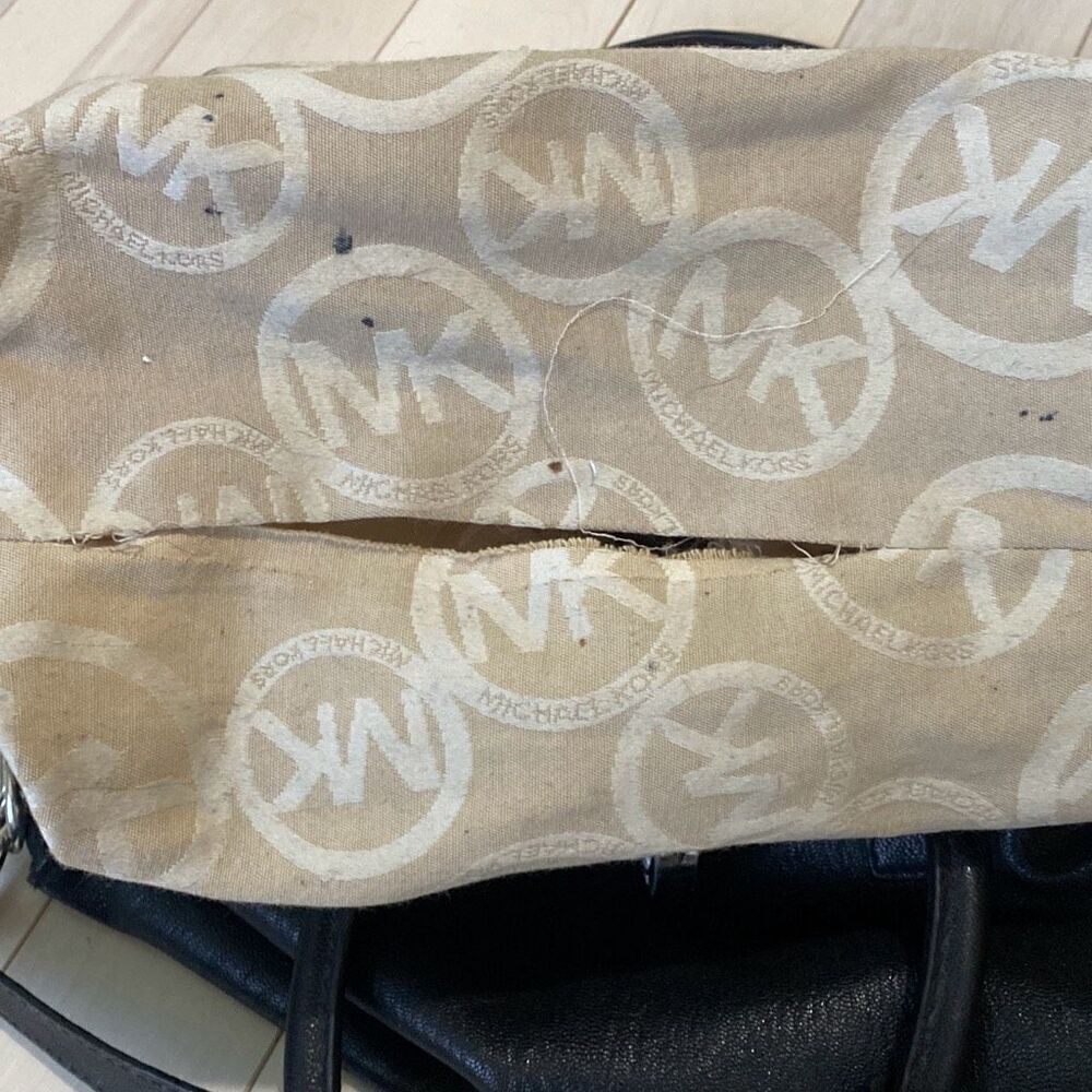 Michael Kors Women's Hamilton Medium Satchel Crossbody Bag Black & Gold - Picture 9 of 10